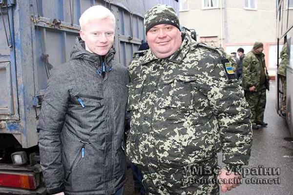 Волынских правоохранителей родные, коллеги и друзья проводили на Восток Украины Волынских правоохранителей родные, коллеги и друзья проводили на Восток Украины
