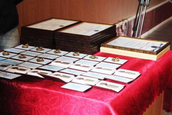На Херсонщине наградили сотрудников ГАИ, побывавших в зоне АТО На Херсонщине наградили сотрудников ГАИ, побывавших в зоне АТО