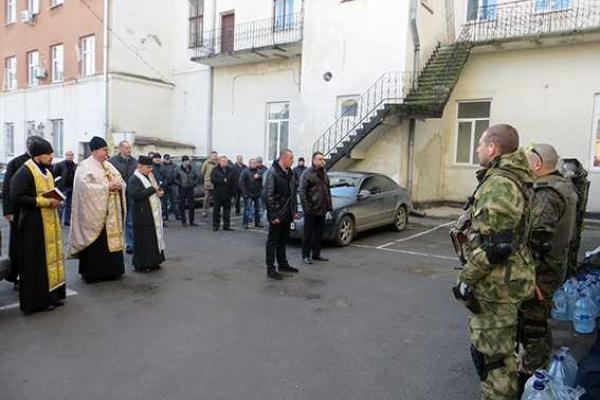 Сотрудники милиции из Прикарпатья отправились в опасную командировку в зону АТО Сотрудники милиции из Прикарпатья отправились в опасную командировку в зону АТО