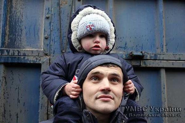 Волынских правоохранителей родные, коллеги и друзья проводили на Восток Украины Волынских правоохранителей родные, коллеги и друзья проводили на Восток Украины
