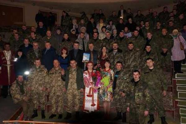 Артисты в рамках благотворительного мероприятия побывали в гостях у бойцов АТО Артисты в рамках благотворительного мероприятия побывали в гостях у бойцов АТО