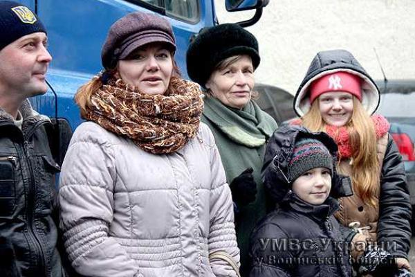 Волынских правоохранителей родные, коллеги и друзья проводили на Восток Украины Волынских правоохранителей родные, коллеги и друзья проводили на Восток Украины