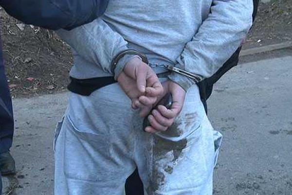 Обокрав меховой магазин, воры с "добычей" попали в руки правоохранителей Обокрав меховой магазин, воры с "добычей" попали в руки правоохранителей