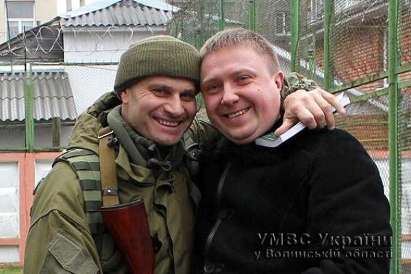 Волынских правоохранителей родные, коллеги и друзья проводили на Восток Украины Волынских правоохранителей родные, коллеги и друзья проводили на Восток Украины