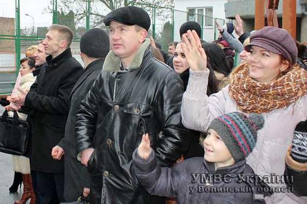 Волынских правоохранителей родные, коллеги и друзья проводили на Восток Украины Волынских правоохранителей родные, коллеги и друзья проводили на Восток Украины