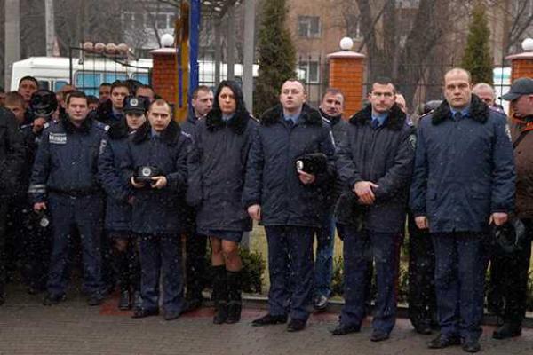 Хмельниччина проводила в последний путь бойца батальона "Миротворец", погибшего в Иловайском котле Хмельниччина проводила в последний путь бойца батальона "Миротворец", погибшего в Иловайском котле
