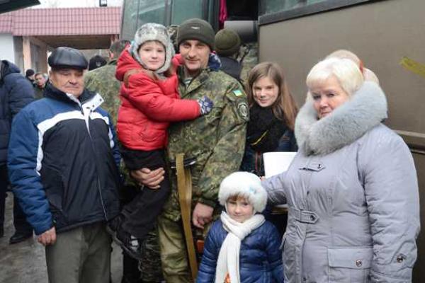 На Тернопольщине встретили милиционеров, которые находились в опасной командировке в зоне АТО На Тернопольщине встретили милиционеров, которые находились в опасной командировке в зоне АТО