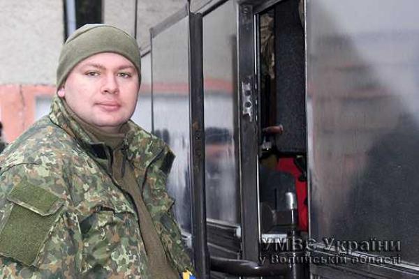 Волынских правоохранителей родные, коллеги и друзья проводили на Восток Украины Волынских правоохранителей родные, коллеги и друзья проводили на Восток Украины