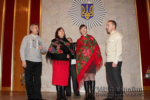 С Рождественским вертепом к правоохранителям Волыни заглянули дети из подшефного лицея