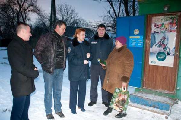 На Черкасчине правоохранители поздравили семьи коллег, находящихся в зоне АТО На Черкасчине правоохранители поздравили семьи коллег, находящихся в зоне АТО