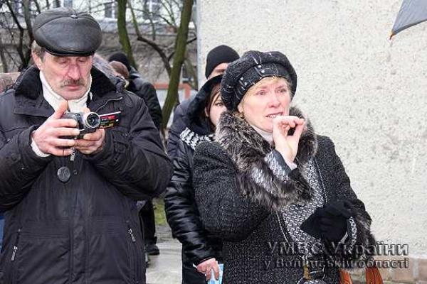 Волынских правоохранителей родные, коллеги и друзья проводили на Восток Украины Волынских правоохранителей родные, коллеги и друзья проводили на Восток Украины