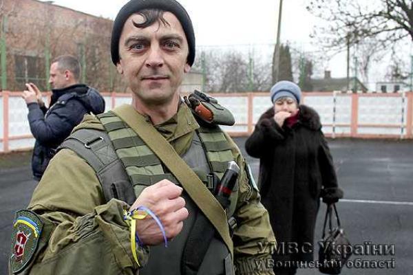 Волынских правоохранителей родные, коллеги и друзья проводили на Восток Украины Волынских правоохранителей родные, коллеги и друзья проводили на Восток Украины