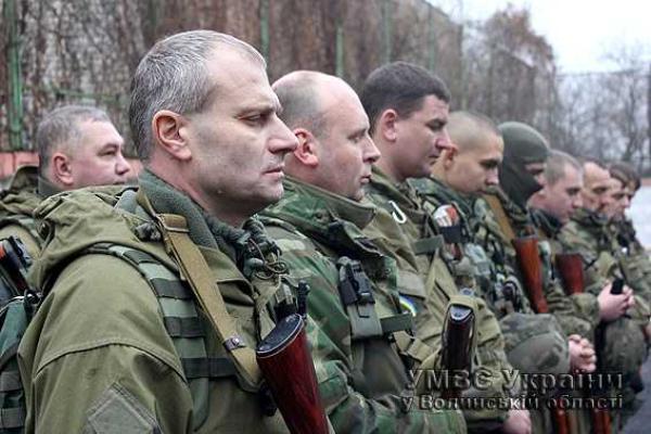 Волынских правоохранителей родные, коллеги и друзья проводили на Восток Украины Волынских правоохранителей родные, коллеги и друзья проводили на Восток Украины