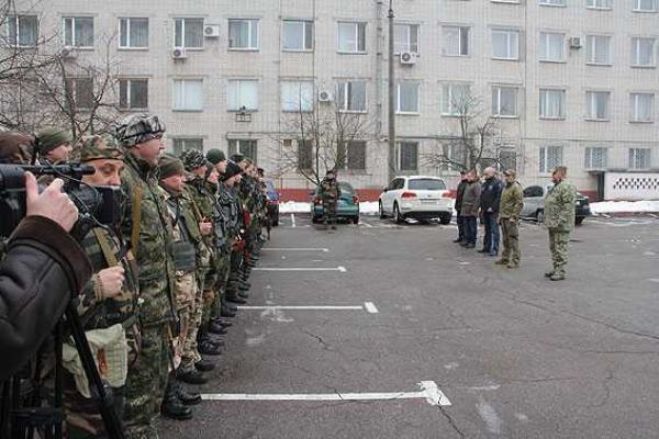 Бойцы батальона "Чернигов" отправились в "горячую точку" Луганщины Бойцы батальона "Чернигов" отправились в "горячую точку" Луганщины