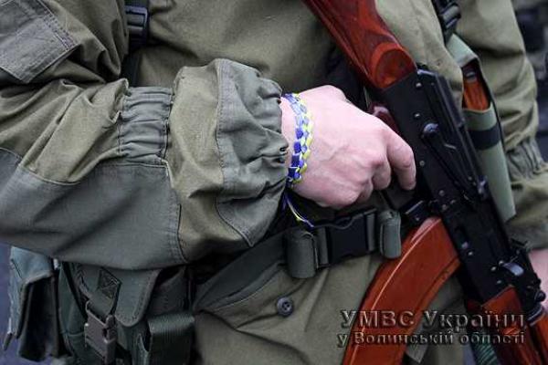 Волынских правоохранителей родные, коллеги и друзья проводили на Восток Украины Волынских правоохранителей родные, коллеги и друзья проводили на Восток Украины