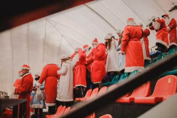 В Виннице состоялся ежегодный парад Дедов Морозов и Снегурочек В Виннице состоялся ежегодный парад Дедов Морозов и Снегурочек