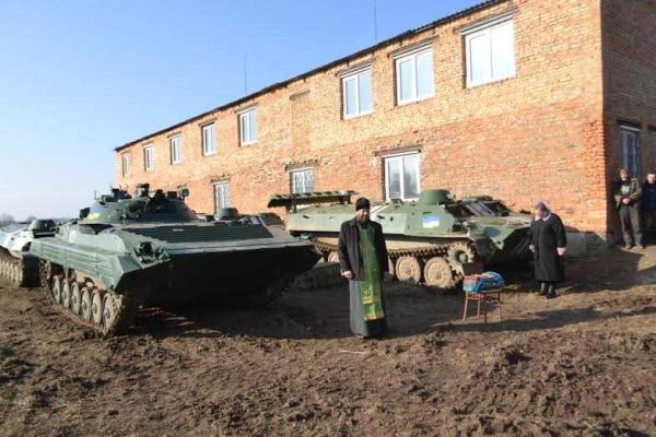 На Ровенщине волонтеры-умельцы восстанавливают военную технику для ВСУ На Ровенщине волонтеры-умельцы восстанавливают военную технику для ВСУ