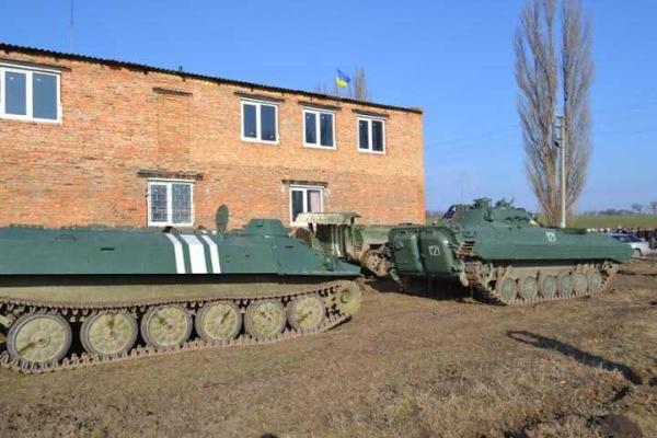На Ровенщине волонтеры-умельцы восстанавливают военную технику для ВСУ На Ровенщине волонтеры-умельцы восстанавливают военную технику для ВСУ