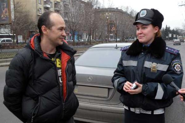 Сотрудники ГАИ Николаевщины поздравили водителей с днем рождения "железных коней" Сотрудники ГАИ Николаевщины поздравили водителей с днем рождения "железных коней"