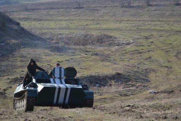 На Ровенщине волонтеры-умельцы восстанавливают военную технику для ВСУ На Ровенщине волонтеры-умельцы восстанавливают военную технику для ВСУ