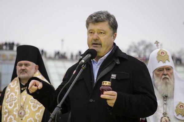 Порошенко: Мы не отдадим ни одного клочка украинской земли! Порошенко: Мы не отдадим ни одного клочка украинской земли!