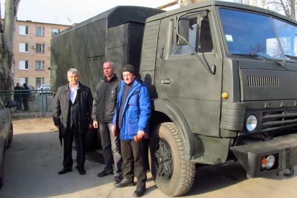Волонтеры подарили бойцам на передовой авто - прачечную и душ Волонтеры подарили бойцам на передовой авто - прачечную и душ