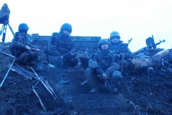 Сводный отряд ВС ВСУ достойно несет службу на Донецком рубеже Сводный отряд ВС ВСУ достойно несет службу на Донецком рубеже