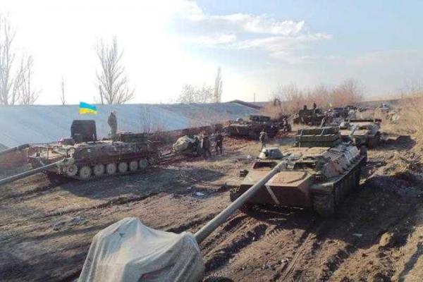 ВСУ продолжает отвод тяжелого вооружения