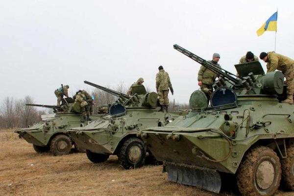 Десантники совершенствуют военную подготовку Десантники совершенствуют военную подготовку