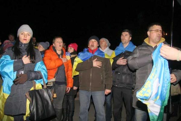 На Николаевщине встретили героев-десантников, вернувшихся домой из зоны АТО На Николаевщине встретили героев-десантников, вернувшихся домой из зоны АТО