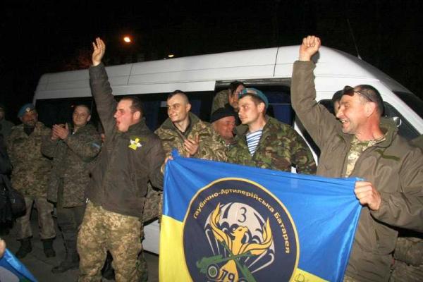 На Николаевщине встретили героев-десантников, вернувшихся домой из зоны АТО На Николаевщине встретили героев-десантников, вернувшихся домой из зоны АТО