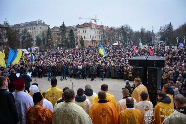 Память Героев Небесной Сотни почтили жители Тернополя Память Героев Небесной Сотни почтили жители Тернополя