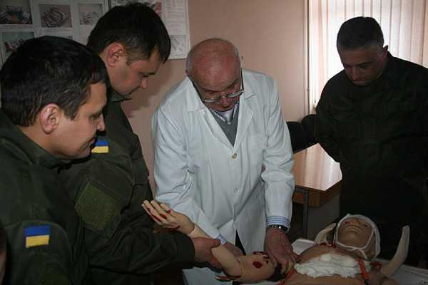 Офицеров Нацгвардии обучают правилам оказания первой медицинской помощи