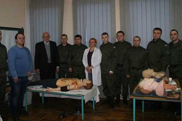 Офицеров Нацгвардии обучают правилам оказания первой медицинской помощи