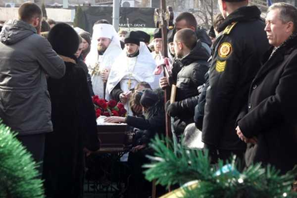 В последний путь проводили погибшего на Донбассе героя жители Черкасс
