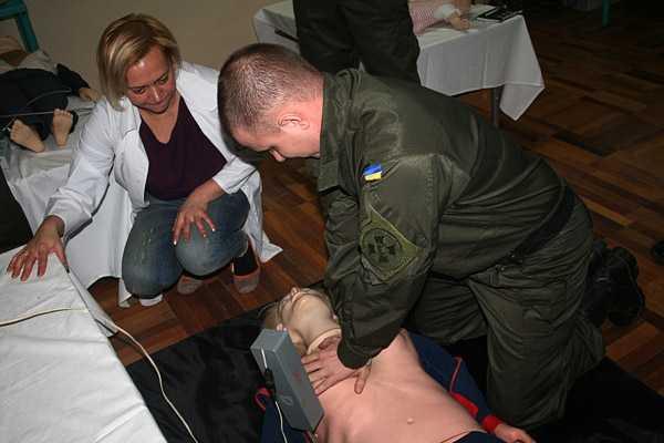 Офицеров Нацгвардии обучают правилам оказания первой медицинской помощи