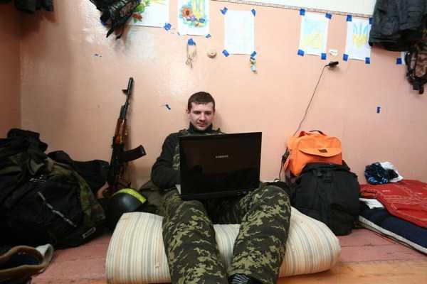 СМИ: В Нацгвардии пораженческого настроения у бойцов нет. Нет паники, нет страха СМИ: В Нацгвардии пораженческого настроения у бойцов нет. Нет паники, нет страха