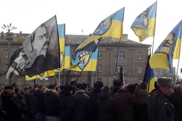 В последний путь проводили погибшего на Донбассе героя жители Черкасс