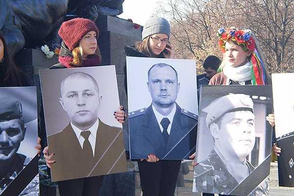 В Харькове почтили память погибших героев, каждого вспомнили поименно В Харькове почтили память погибших героев, каждого вспомнили поименно