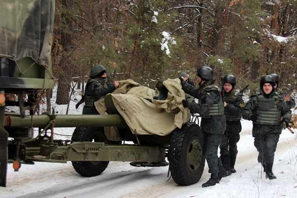 Под Киевом нацгвардейцы-артиллеристы совершенствуют профессиональное мастерство Под Киевом нацгвардейцы-артиллеристы совершенствуют профессиональное мастерство