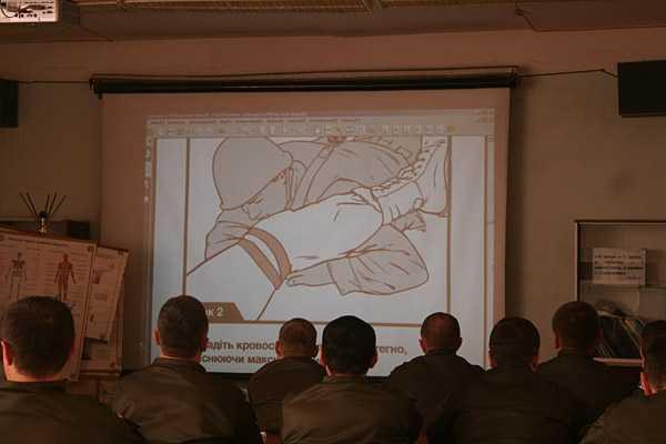 Офицеров Нацгвардии обучают правилам оказания первой медицинской помощи