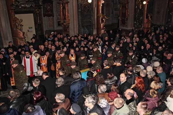 Жители Львова проводили в последний путь медиков Нацгвардии, погибших в зоне АТО Жители Львова проводили в последний путь медиков Нацгвардии, погибших в зоне АТО