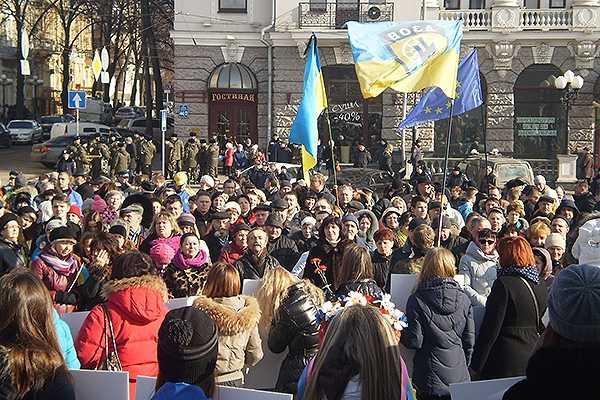 В Харькове почтили память погибших героев, каждого вспомнили поименно В Харькове почтили память погибших героев, каждого вспомнили поименно