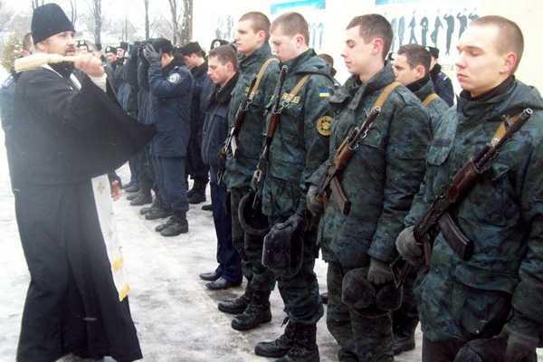 Присягу на верность украинскому народу приняли военнослужащие в Полтавском батальоне Нацгвардии Присягу на верность украинскому народу приняли военнослужащие в Полтавском батальоне Нацгвардии