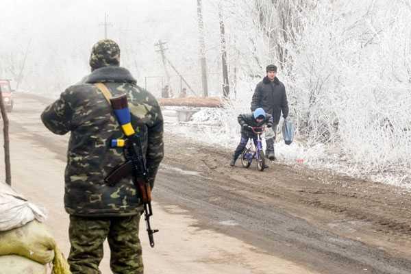 На одном из самых дальних блокпостов на Луганщине несет службу 21-летний офицер  На одном из самых дальних блокпостов на Луганщине несет службу 21-летний офицер