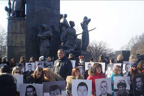 В Харькове почтили память погибших героев, каждого вспомнили поименно
