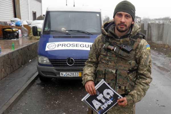 На Луганщине волонтеры передали гвардейцам бронированный микроавтобус