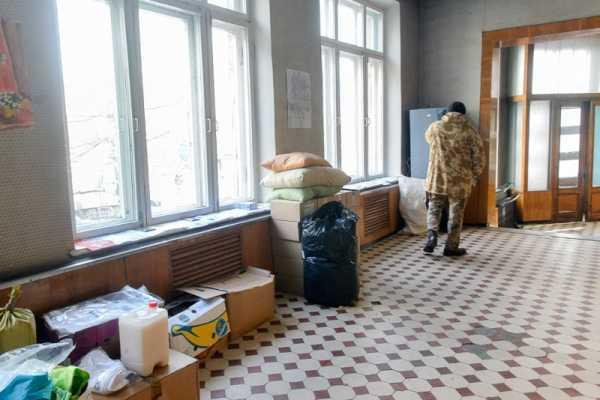 Ангелы в белых халатах спасают жизни бойцов, вставших на защиту страны Ангелы в белых халатах спасают жизни бойцов, вставших на защиту страны