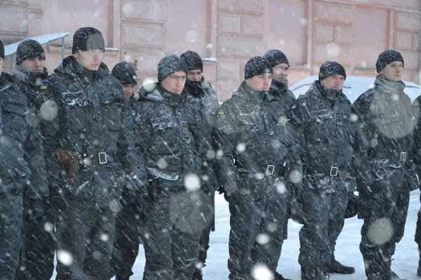 Нацгвардейцы круглосуточно патрулируют улицы Харькова Нацгвардейцы круглосуточно патрулируют улицы Харькова