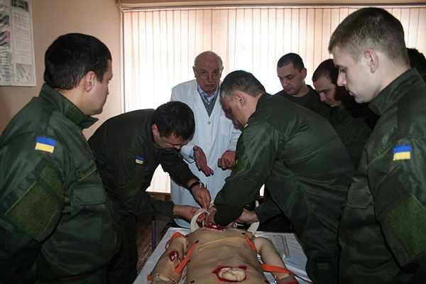 Офицеров Нацгвардии обучают правилам оказания первой медицинской помощи
